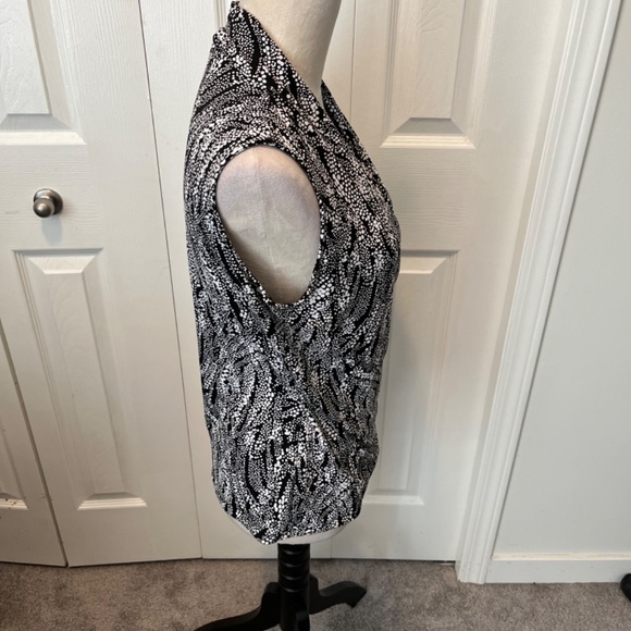 Tahari size M top - Picture 9 of 12